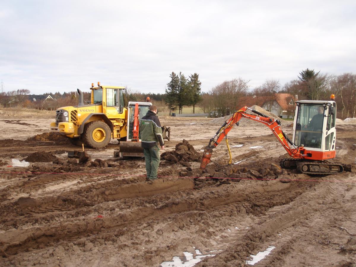 ASM Anlæg firmabil ankommer til kunde